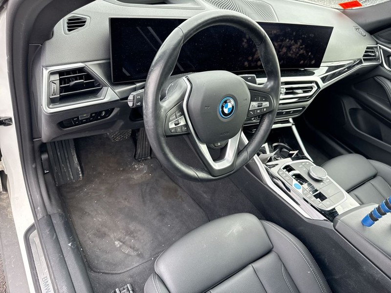 BMW i4 Vehicle Full-screen Gallery Image 17