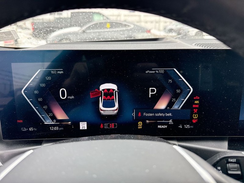 BMW i4 Vehicle Full-screen Gallery Image 18