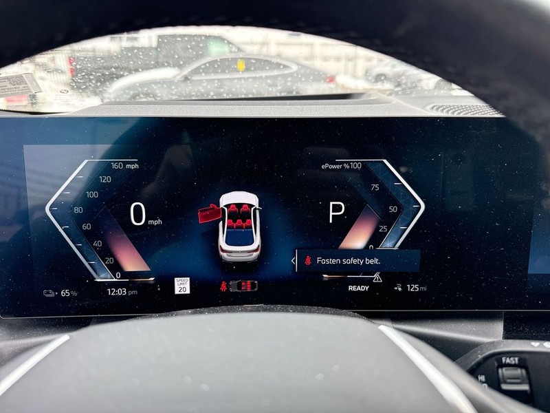 BMW i4 Vehicle Full-screen Gallery Image 19