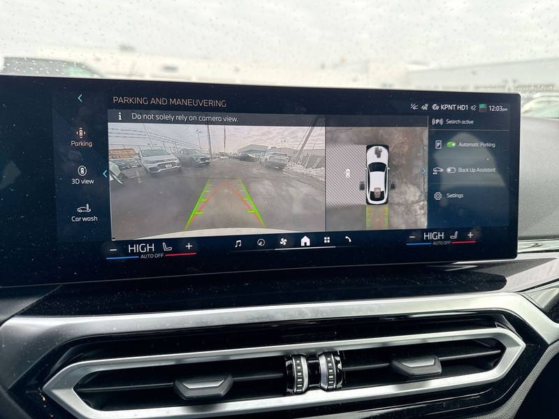 BMW i4 Vehicle Full-screen Gallery Image 21