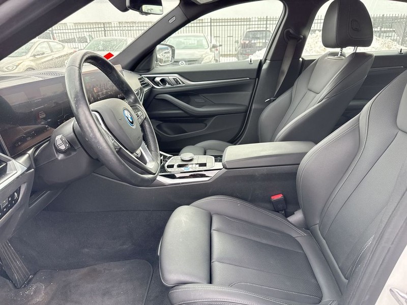 BMW i4 Vehicle Full-screen Gallery Image 27