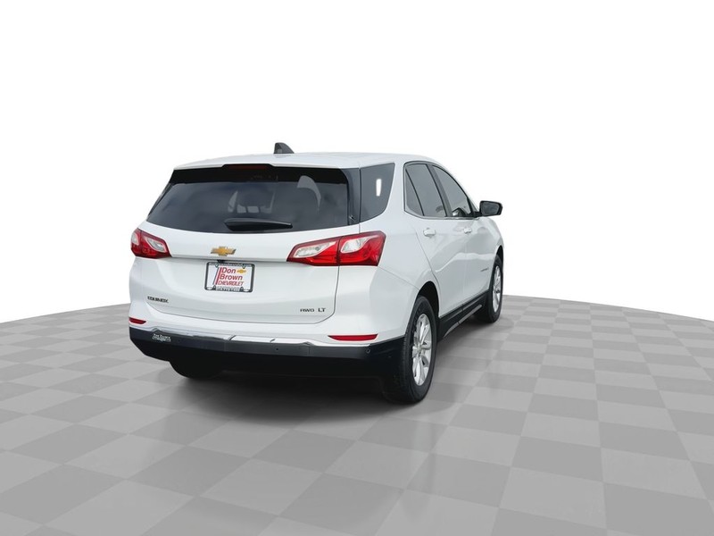 Chevrolet Equinox Vehicle Full-screen Gallery Image 13