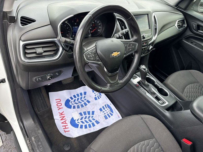 Chevrolet Equinox Vehicle Full-screen Gallery Image 17