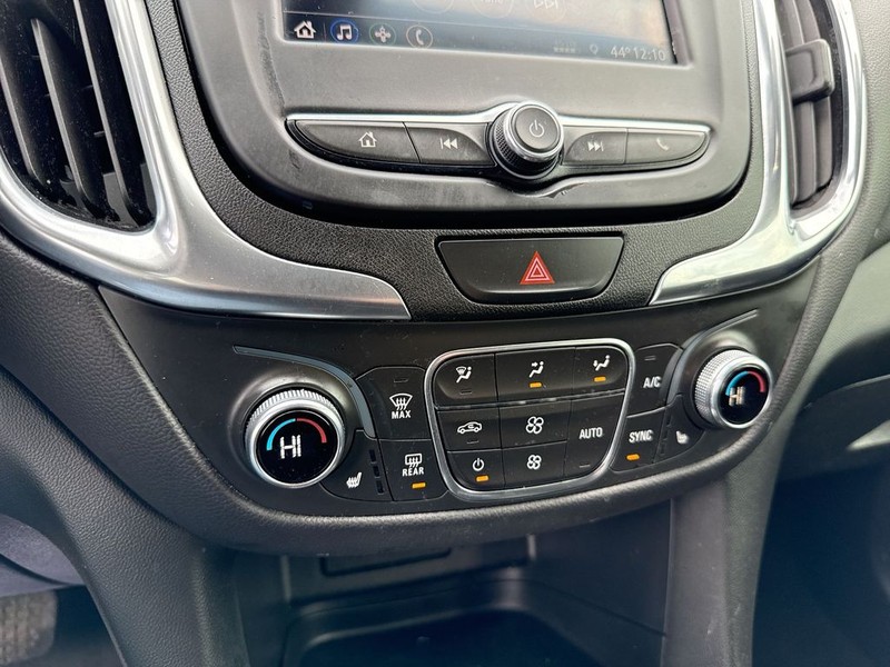 Chevrolet Equinox Vehicle Full-screen Gallery Image 24