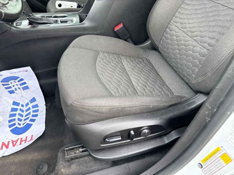 Chevrolet Equinox Vehicle Full-screen Gallery Image 26