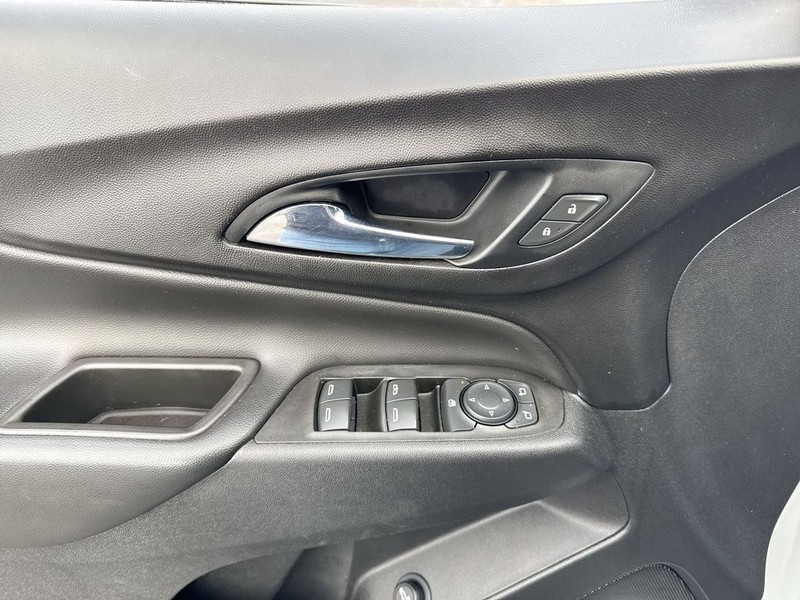 Chevrolet Equinox Vehicle Full-screen Gallery Image 28