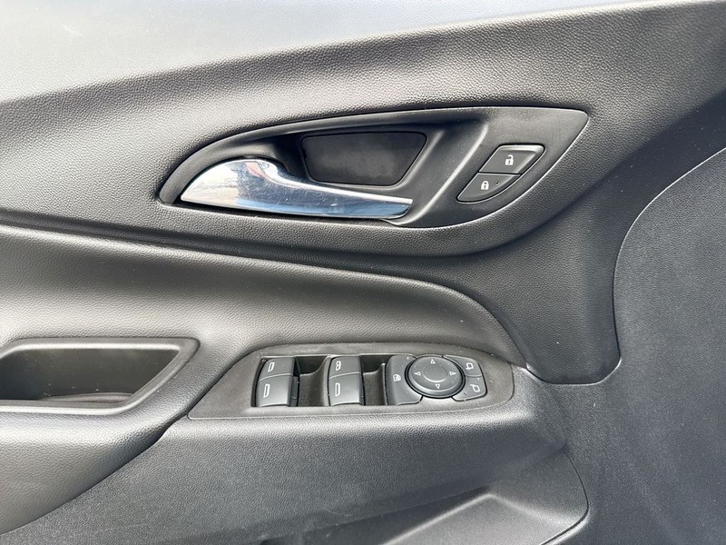 Chevrolet Equinox Vehicle Full-screen Gallery Image 29