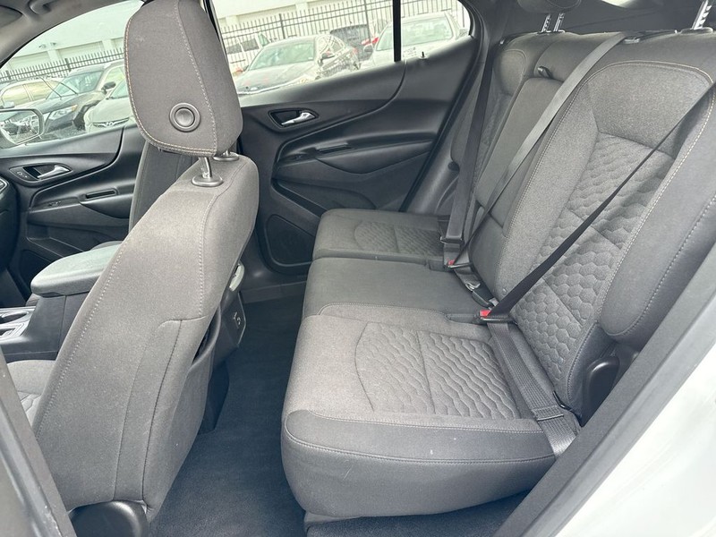 Chevrolet Equinox Vehicle Full-screen Gallery Image 30