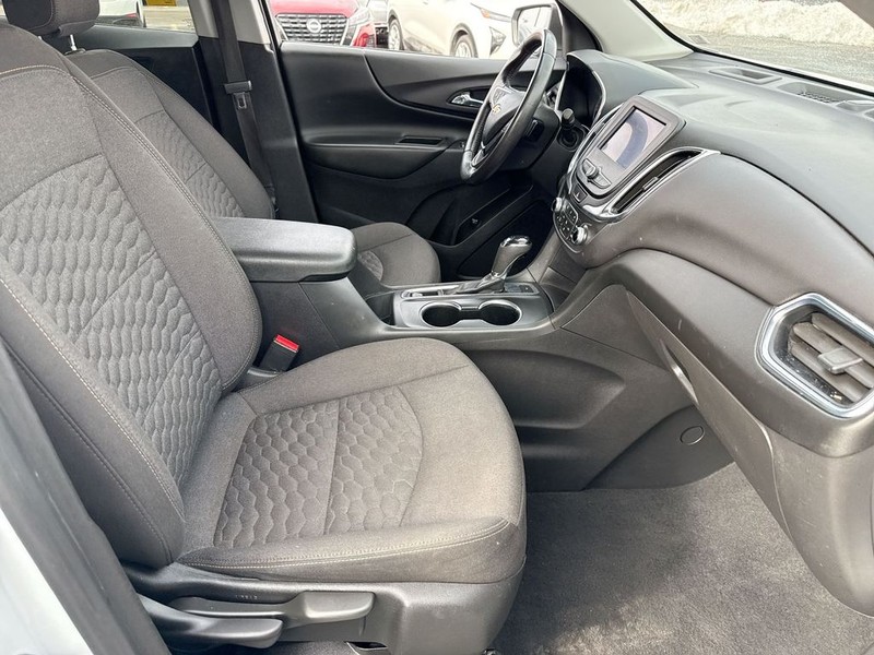 Chevrolet Equinox Vehicle Full-screen Gallery Image 33