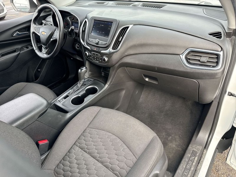 Chevrolet Equinox Vehicle Full-screen Gallery Image 34