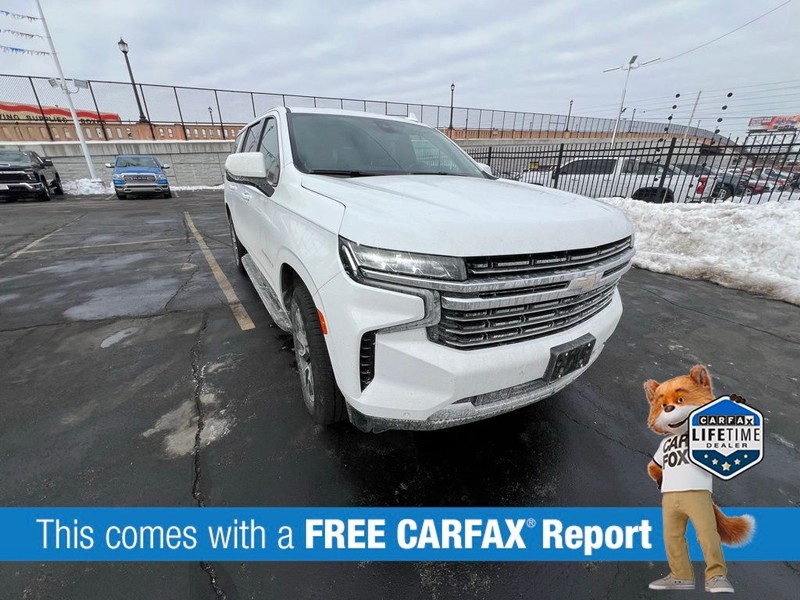 Chevrolet Suburban Vehicle Full-screen Gallery Image 3