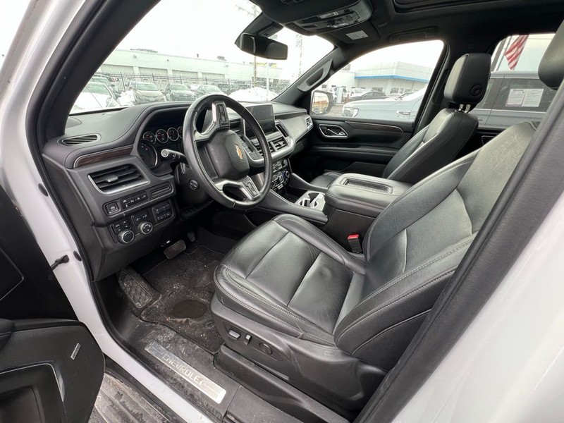 Chevrolet Suburban Vehicle Full-screen Gallery Image 7