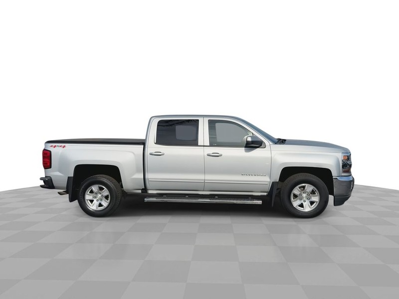 Chevrolet Silverado 1500 Vehicle Full-screen Gallery Image 14