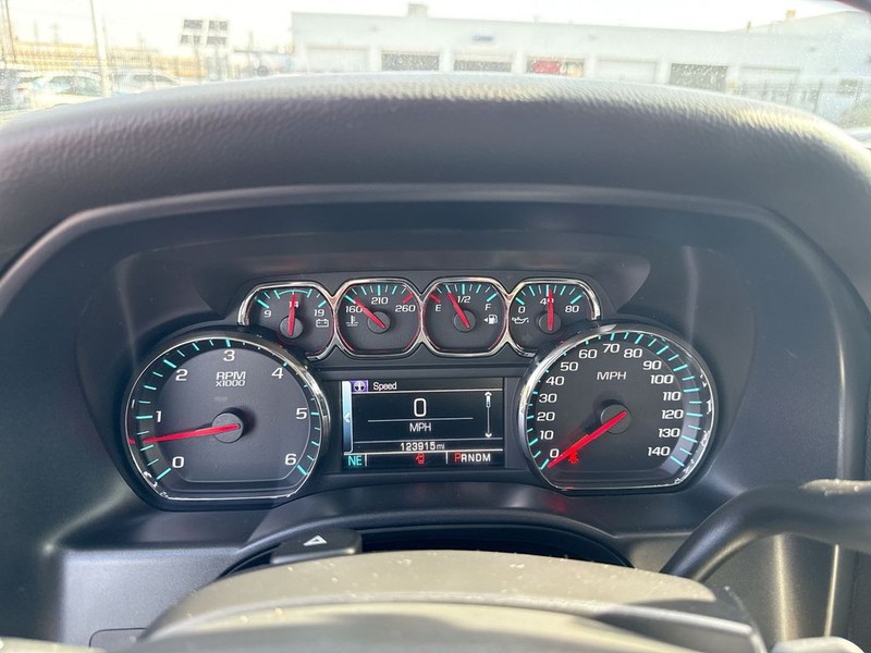 Chevrolet Silverado 1500 Vehicle Full-screen Gallery Image 19