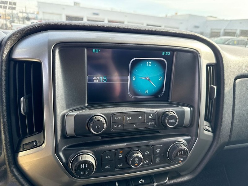 Chevrolet Silverado 1500 Vehicle Full-screen Gallery Image 20