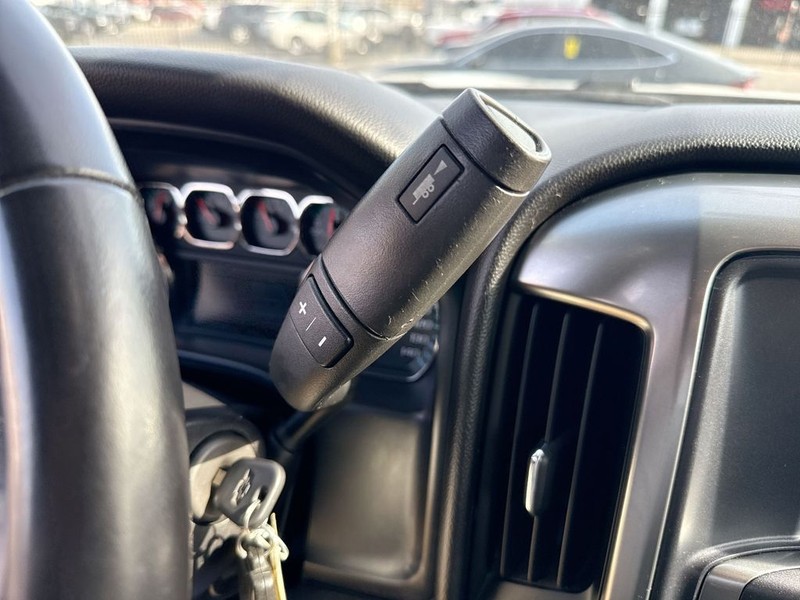 Chevrolet Silverado 1500 Vehicle Full-screen Gallery Image 22