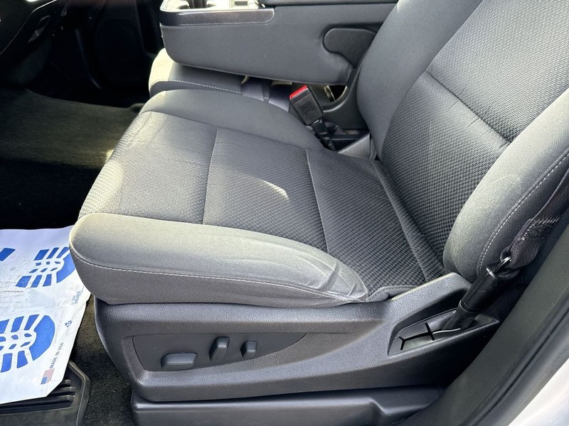 Chevrolet Silverado 1500 Vehicle Full-screen Gallery Image 24