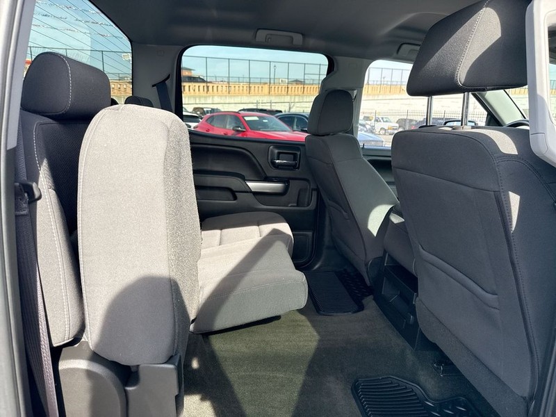 Chevrolet Silverado 1500 Vehicle Full-screen Gallery Image 31