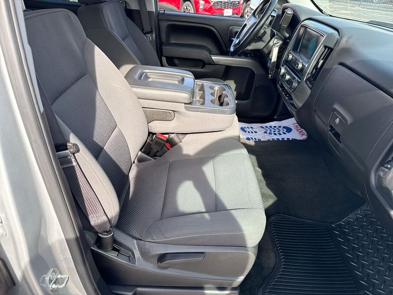 Chevrolet Silverado 1500 Vehicle Full-screen Gallery Image 32