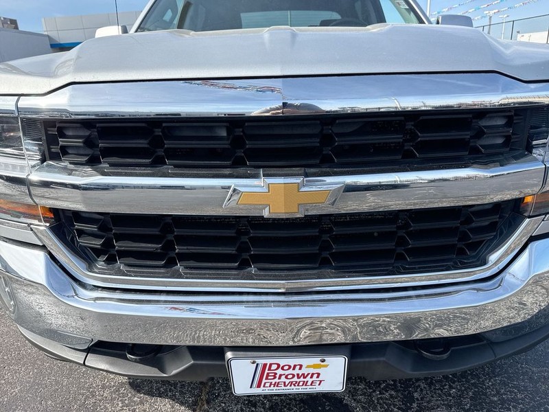 Chevrolet Silverado 1500 Vehicle Full-screen Gallery Image 35