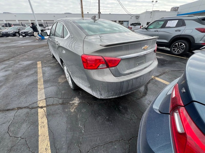 Chevrolet Impala Vehicle Full-screen Gallery Image 4