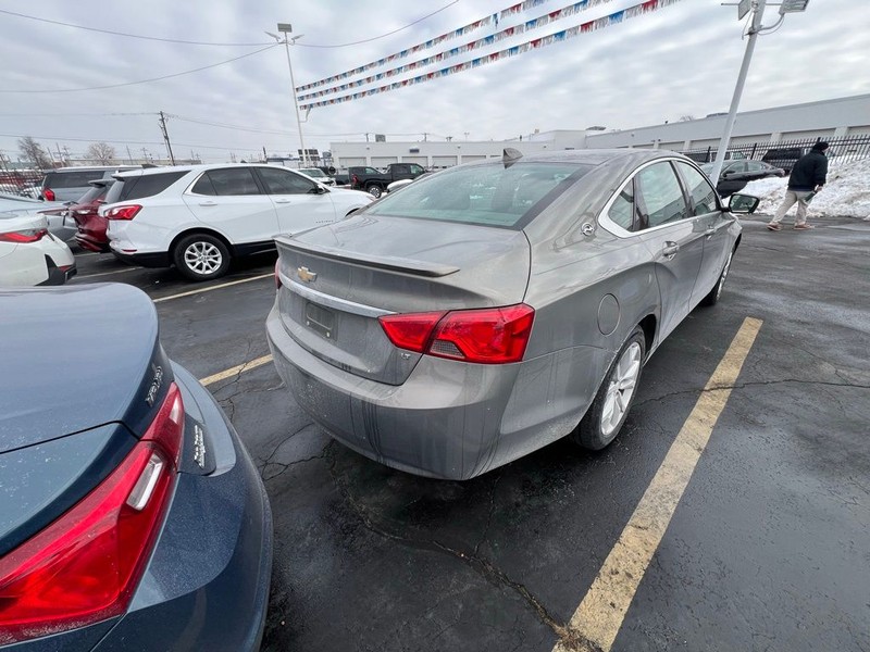 Chevrolet Impala Vehicle Full-screen Gallery Image 6