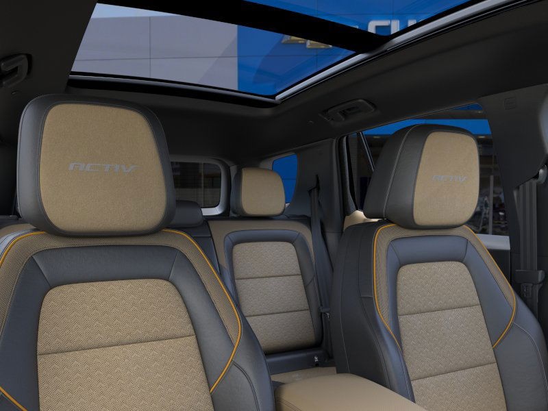 Chevrolet Equinox Vehicle Full-screen Gallery Image 24