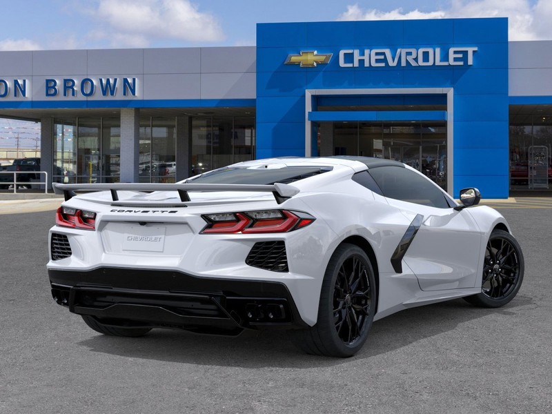 Chevrolet Corvette Stingray Vehicle Full-screen Gallery Image 4