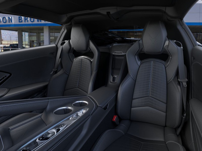 Chevrolet Corvette Stingray Vehicle Full-screen Gallery Image 16