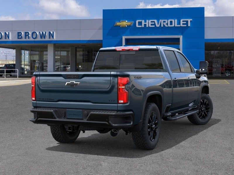 Chevrolet Silverado 2500 HD Vehicle Full-screen Gallery Image 4