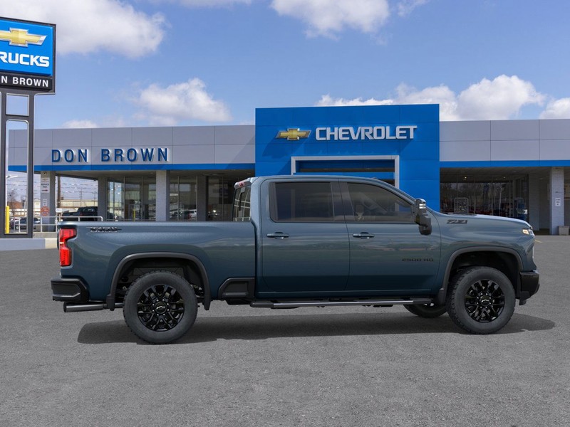 Chevrolet Silverado 2500 HD Vehicle Full-screen Gallery Image 5