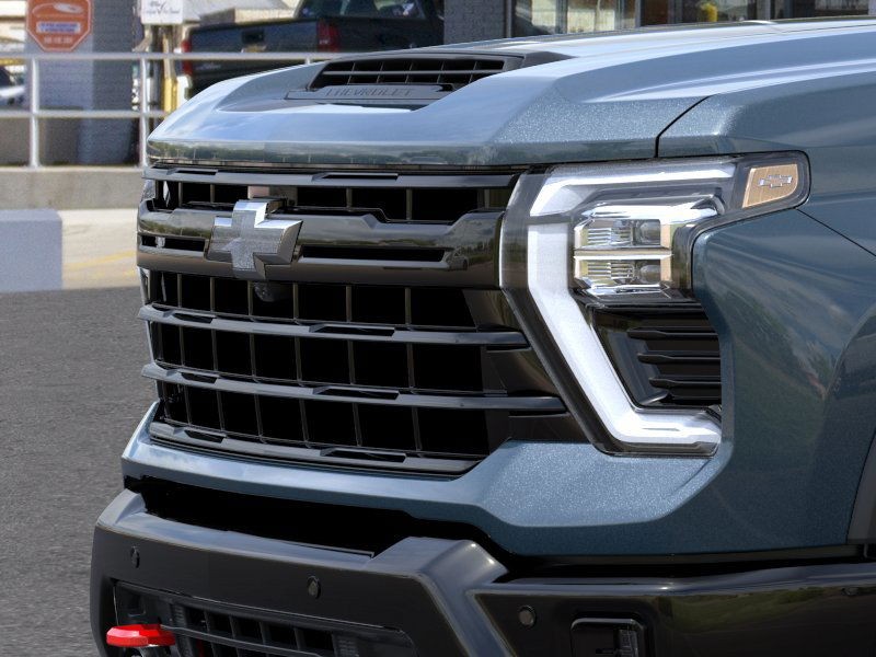 Chevrolet Silverado 2500 HD Vehicle Full-screen Gallery Image 13