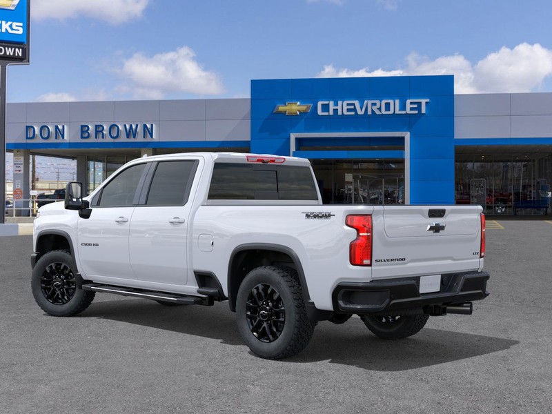 Chevrolet Silverado 2500 HD Vehicle Full-screen Gallery Image 3