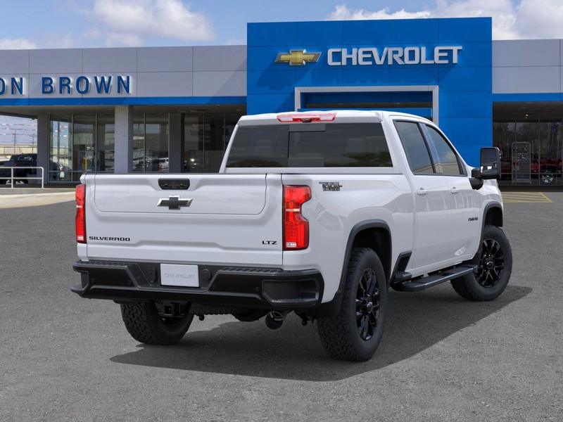 Chevrolet Silverado 2500 HD Vehicle Full-screen Gallery Image 4