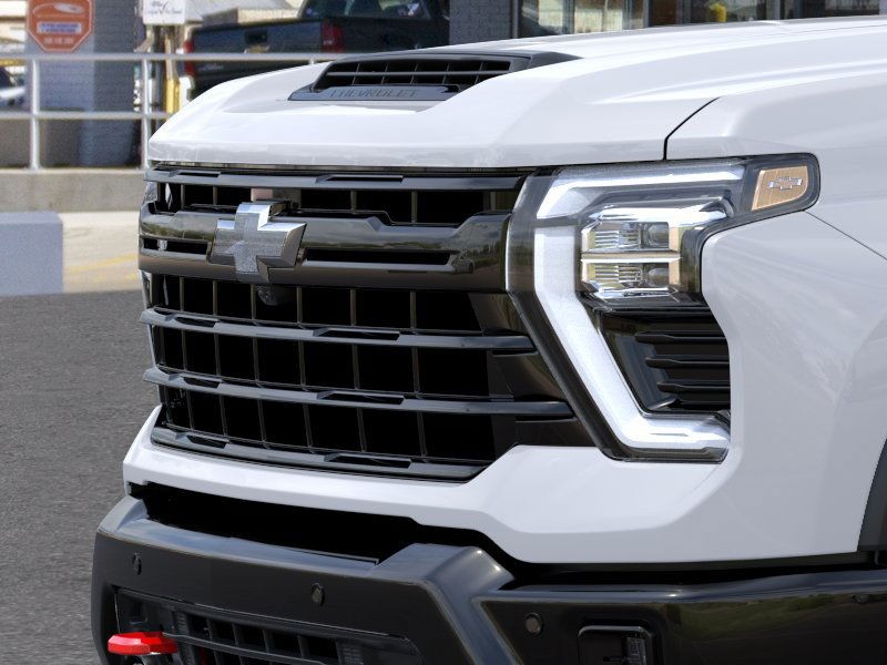Chevrolet Silverado 2500 HD Vehicle Full-screen Gallery Image 13