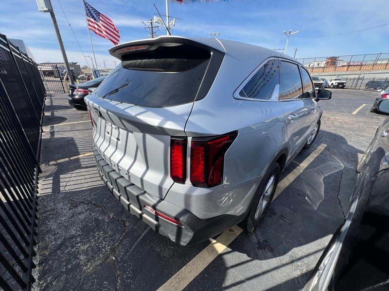 Kia Sorento Vehicle Full-screen Gallery Image 6