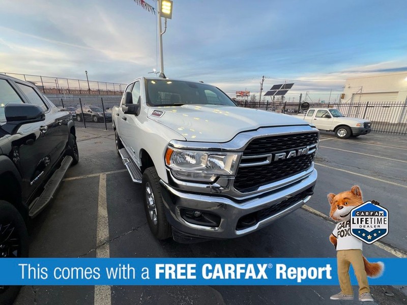 Ram 2500 Vehicle Full-screen Gallery Image 3