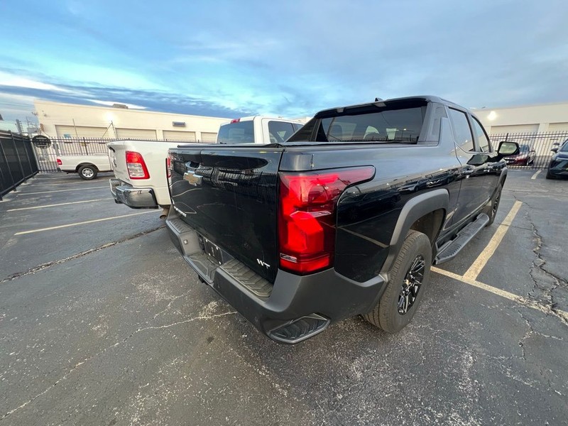 Chevrolet Silverado EV Vehicle Full-screen Gallery Image 4