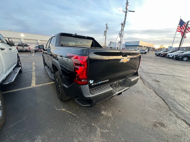 Chevrolet Silverado EV Vehicle Full-screen Gallery Image 6