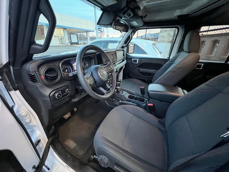 Jeep Wrangler Vehicle Full-screen Gallery Image 7