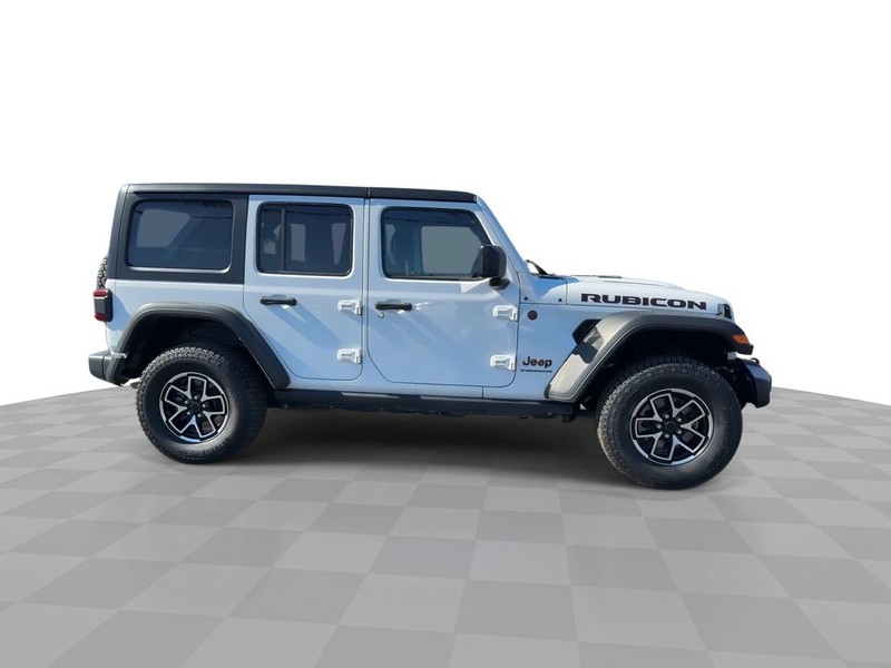 Jeep Wrangler Vehicle Full-screen Gallery Image 14