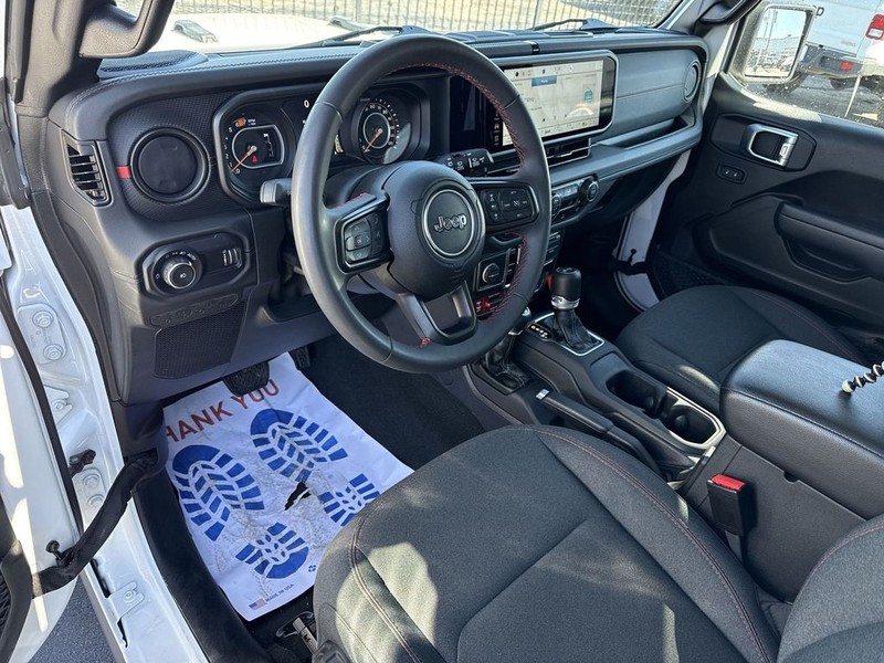 Jeep Wrangler Vehicle Full-screen Gallery Image 17