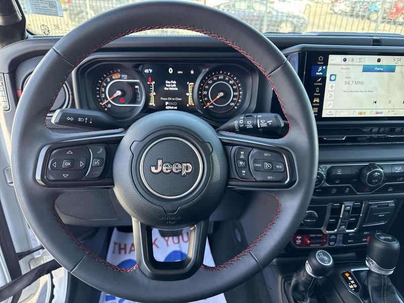 Jeep Wrangler Vehicle Full-screen Gallery Image 19