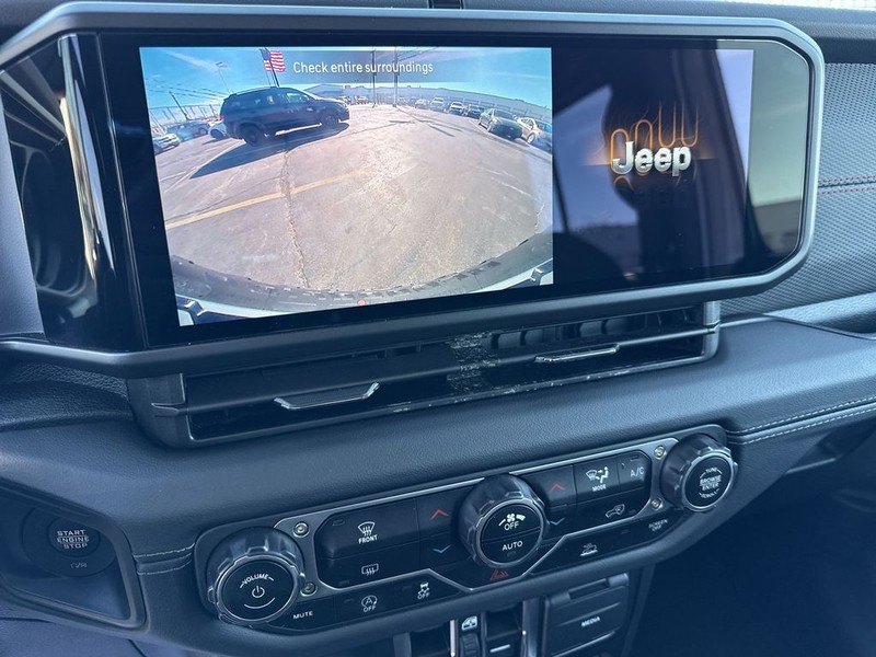 Jeep Wrangler Vehicle Full-screen Gallery Image 22