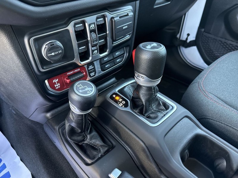 Jeep Wrangler Vehicle Full-screen Gallery Image 23