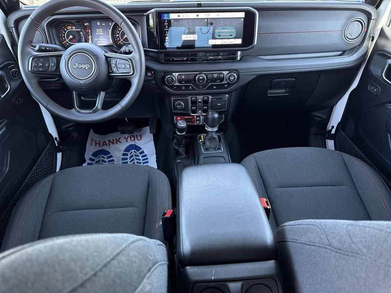 Jeep Wrangler Vehicle Full-screen Gallery Image 29