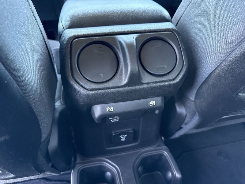 Jeep Wrangler Vehicle Full-screen Gallery Image 30