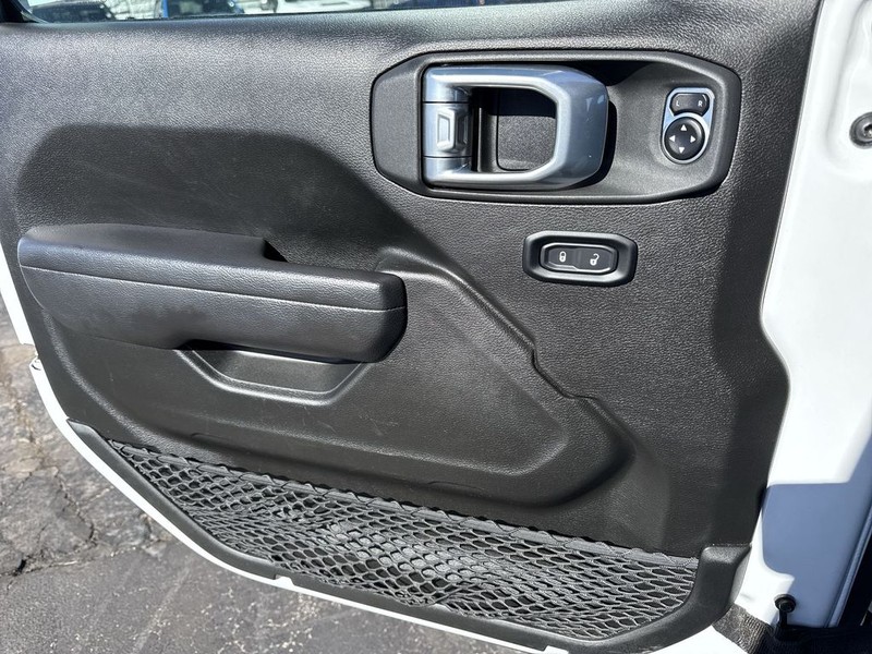 Jeep Wrangler Vehicle Full-screen Gallery Image 31