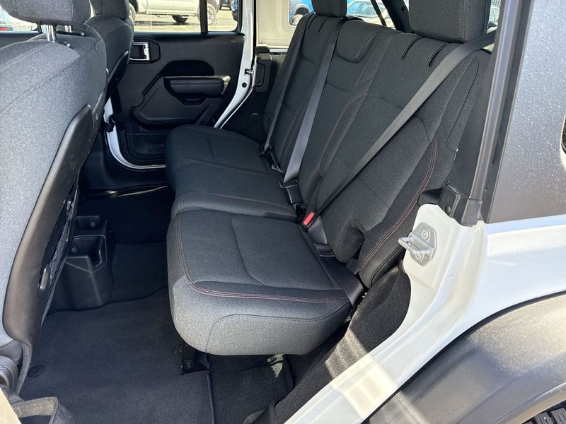 Jeep Wrangler Vehicle Full-screen Gallery Image 34