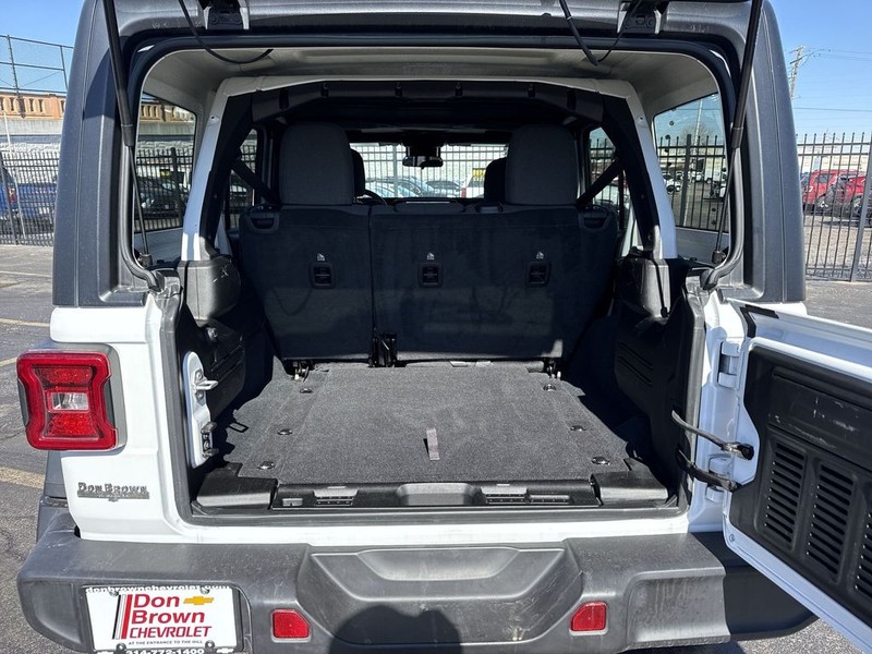 Jeep Wrangler Vehicle Full-screen Gallery Image 35